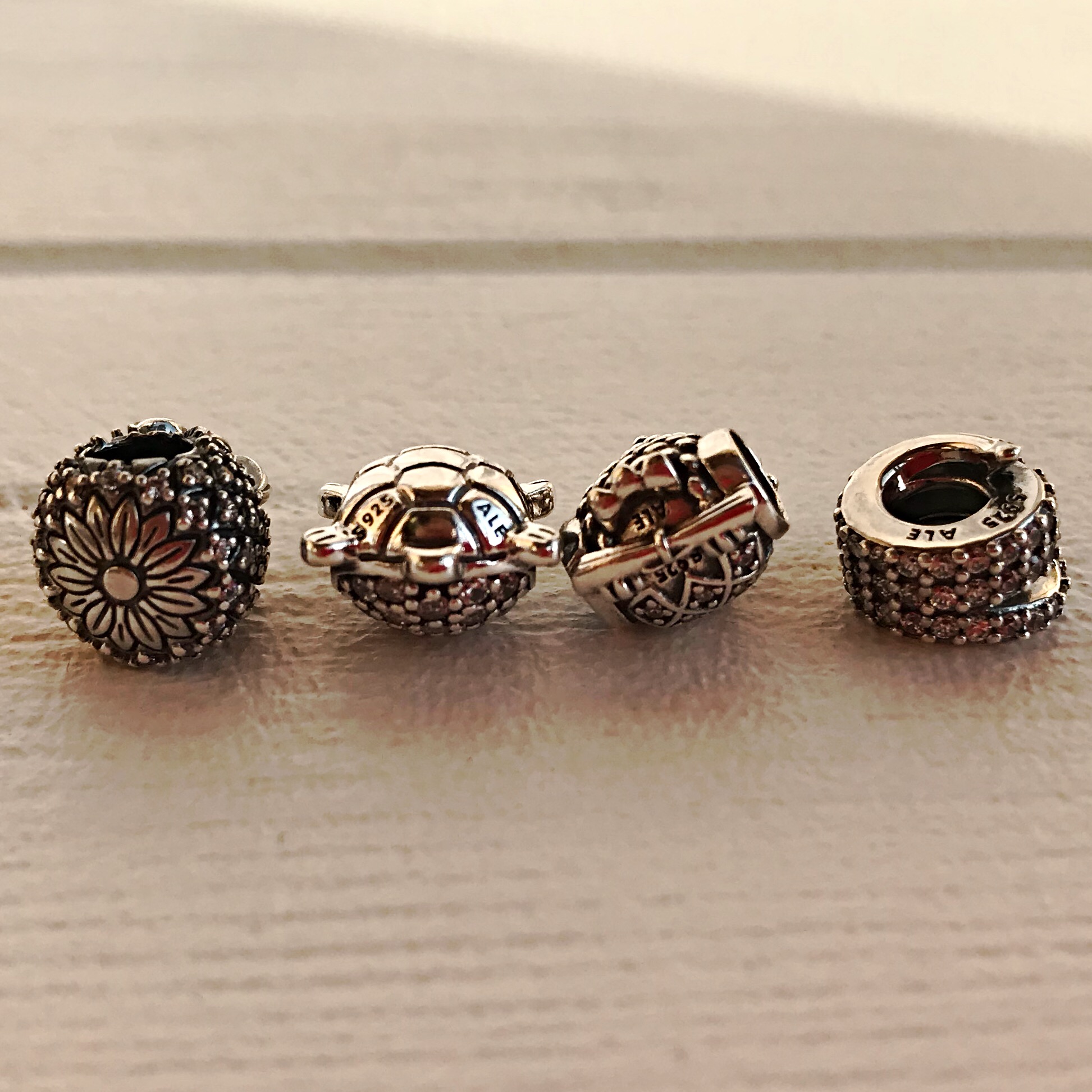 Ананасик 791293 Pandora image 0