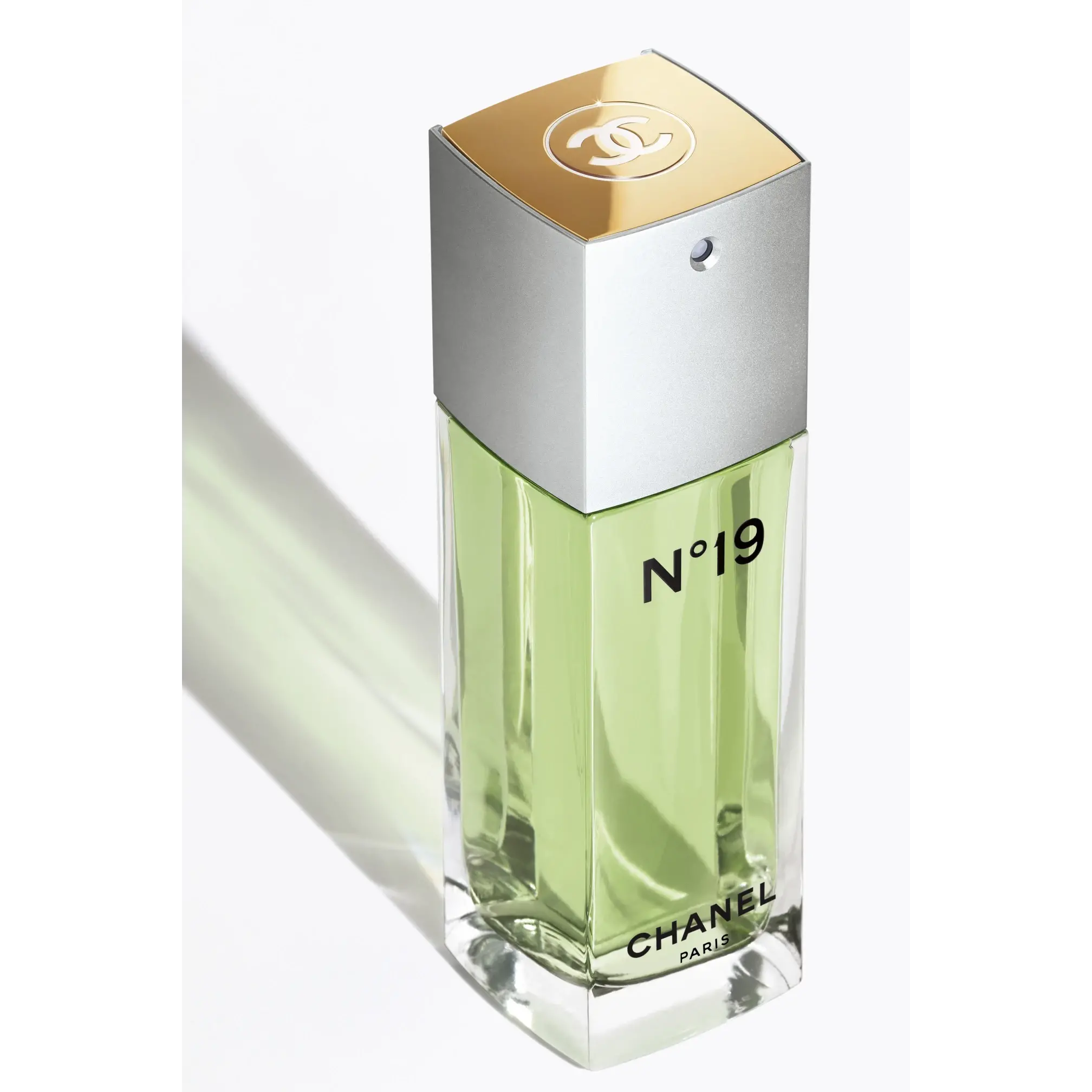 N°19 Eau De Toilette Chanel image 0